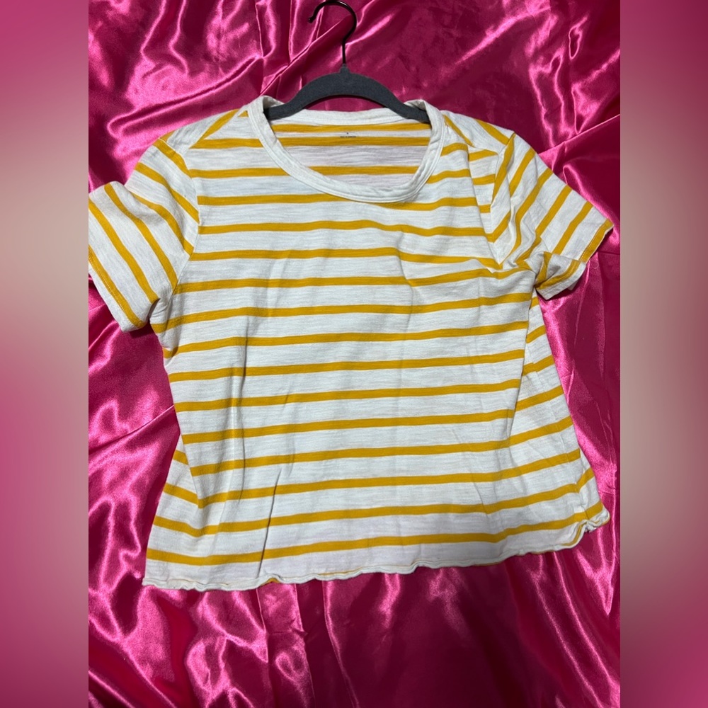 striped crop top really cute. good condition. size small. OLD NAVY